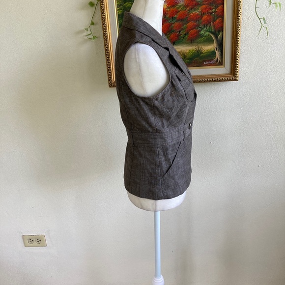 Fitted doubles breasted vest - Picture 7 of 8